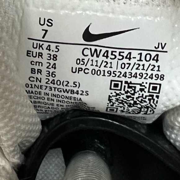 Nike White and Blue Athletic Shoes - Picture 8 of 8